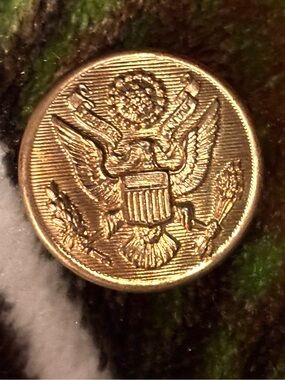 WWI-1950 WATERBURY Great Seal of the US official 1” brass button